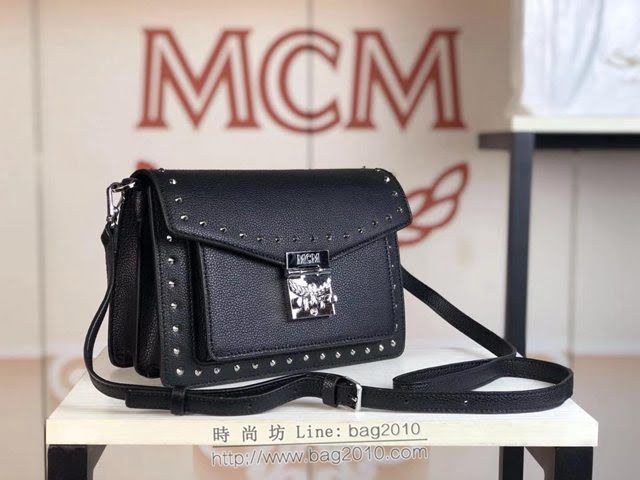 MCM女包 原單 6234小號 MCM@Patricia鉚釘輪廓斜挎包 MCM鏈條單肩包 MCM女斜跨包  mdmc1290